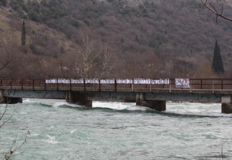 Tko je napisao poruku na mostu na Bunskim kanalima?